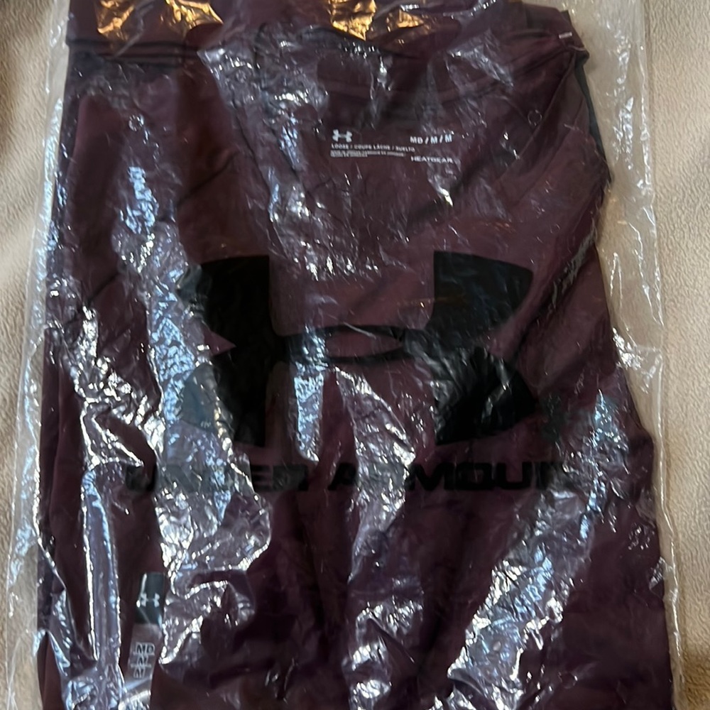New Under Armour short sleeve tee shirt